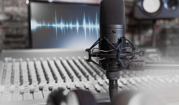 حكم تشغيل الصلاة على النبي “صلى الله عليه وسلم” على سماعات المحلات التجارية وفي الأسواق